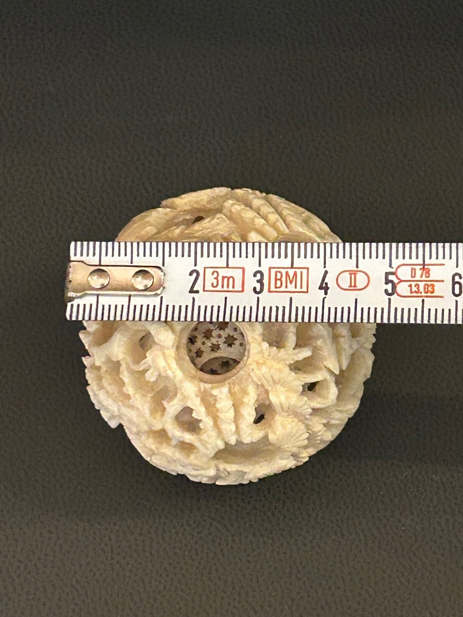 Carved Ivory Canton Ball-photo-4