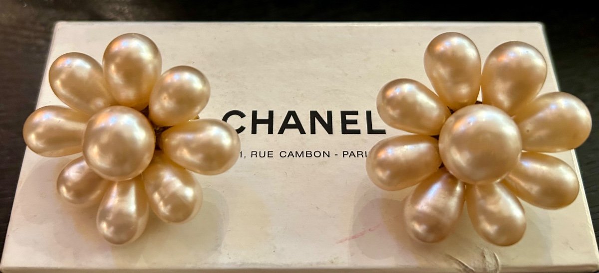 Chanel Champagne, paire de boucles d’oreille à clips