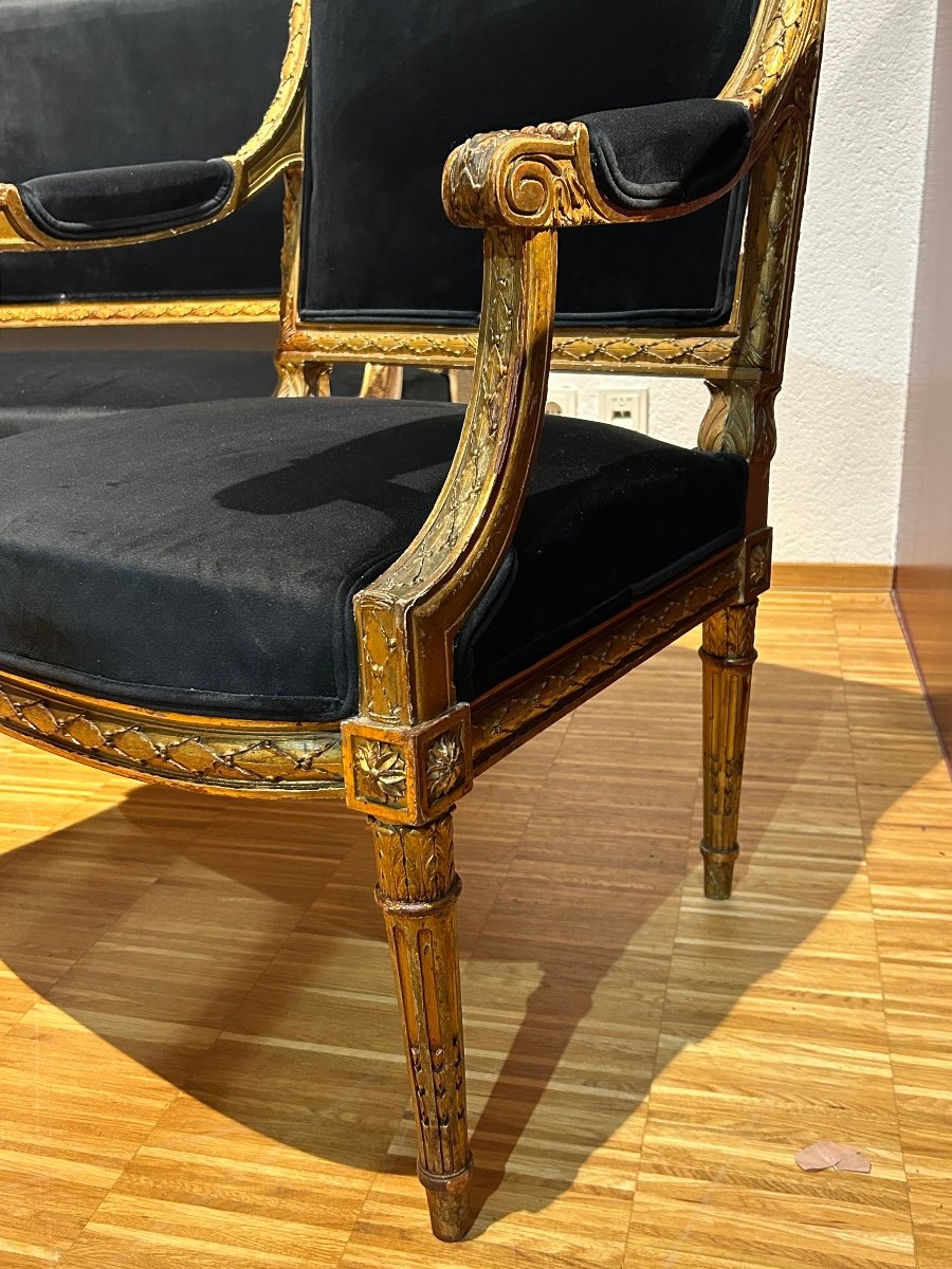 Salon Louis XVI en bois doré et velours noir-photo-1