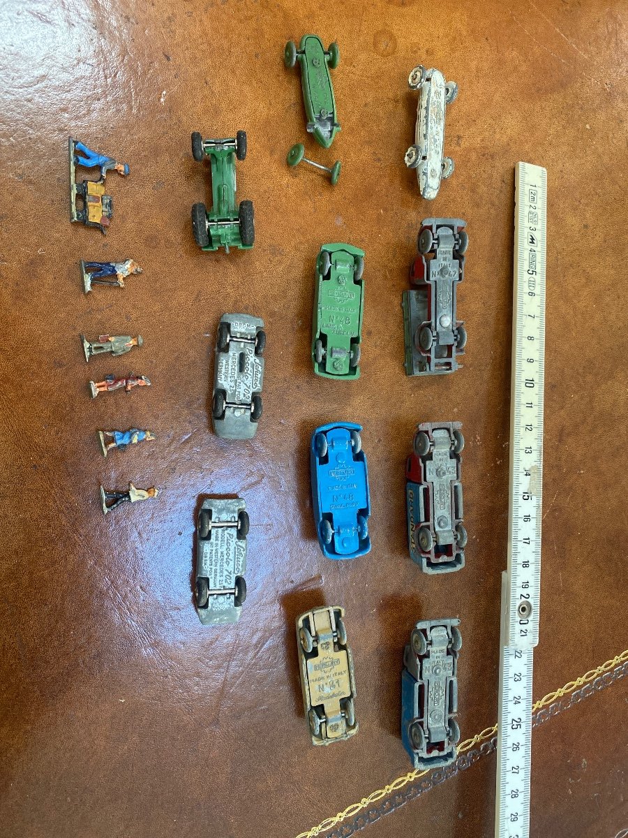 Lot Of Märklin Characters, Schuco Piccolo And Mercury Vehicles  -photo-1