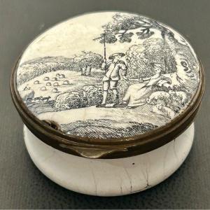 Enamel Pill Box