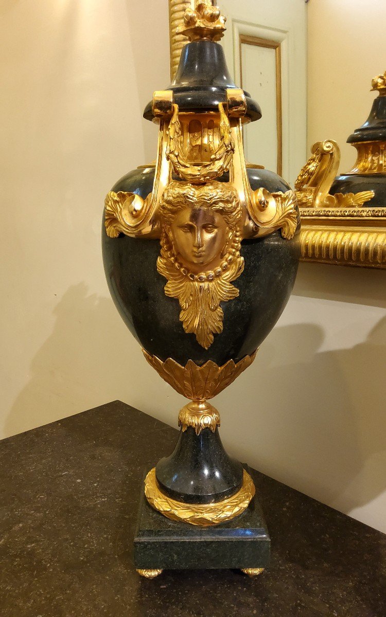 Paire De Vases Ornementaux Décoratifs En Granit Vert Antique Et Bronzes Dorés Et Style XVIIIéme-photo-5
