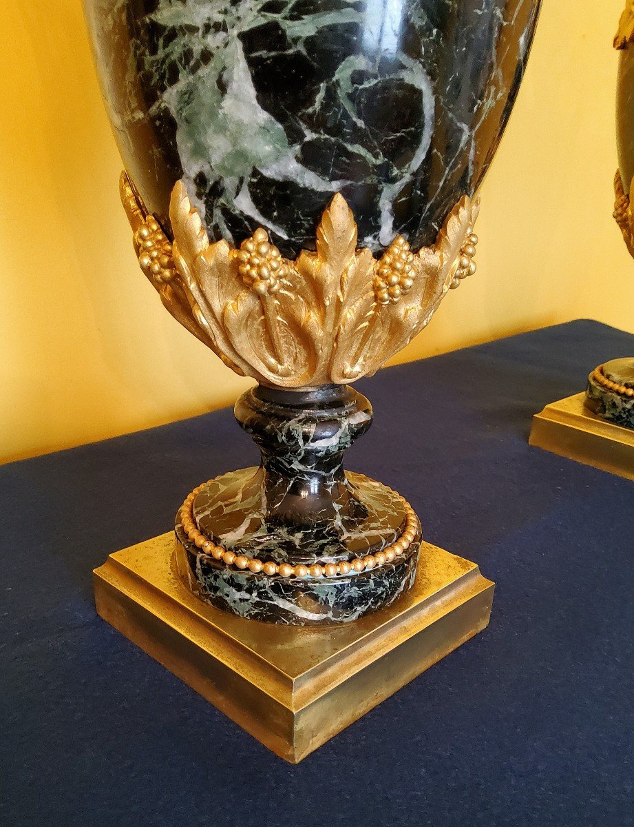 Paire De Vases En Marbre Vert De Mer Et Bronzes Ciselés Et Dorés Style Louis XVI Fin XIXémes-photo-1