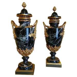 Paire De Vases En Marbre Vert De Mer Et Bronzes Ciselés Et Dorés Style Louis XVI Fin XIXémes