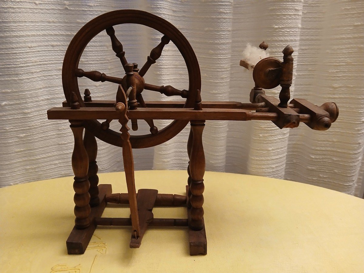 Miniature Spinning Wheel-photo-2