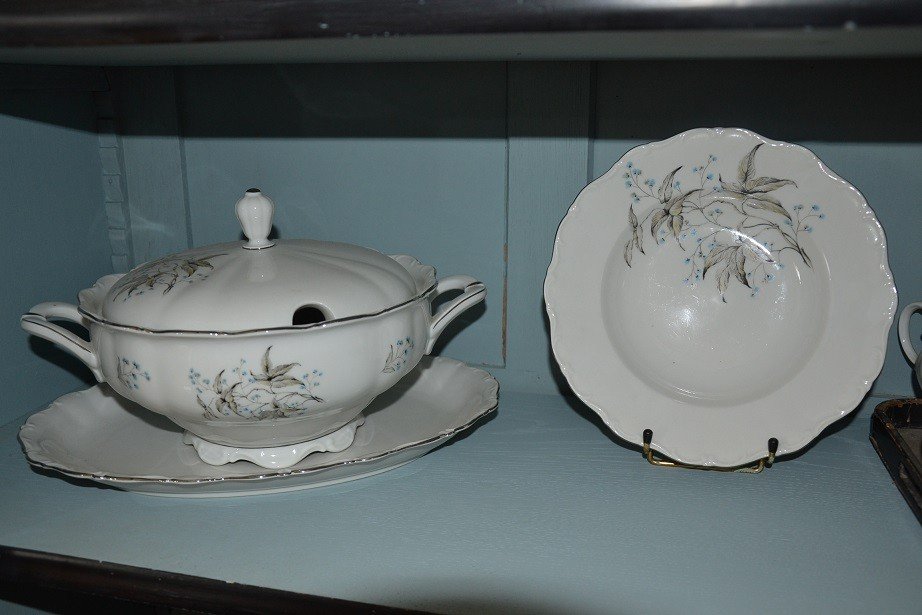 XX Porcelain Dinner Service-photo-4