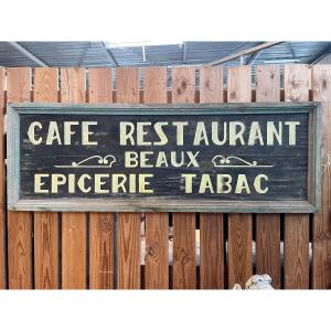 Vielle Enseigne En Bois D’un Café Restaurant épicerie Tabac 