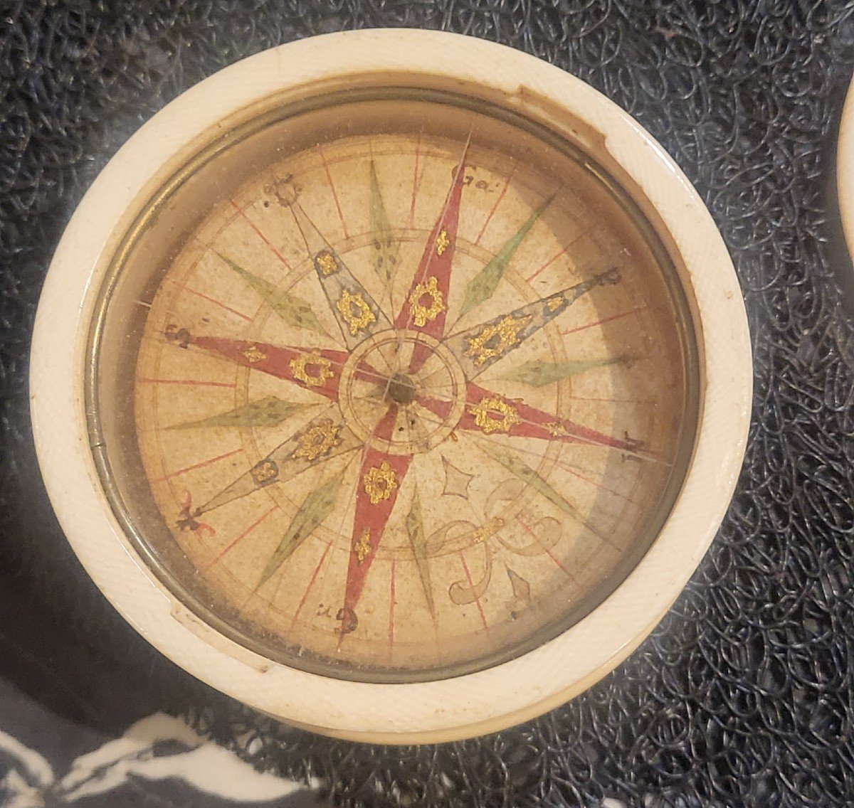 Sundial And Compass In Ivory Date 1604 For Use In The Spanish Colonies Of South America-photo-2