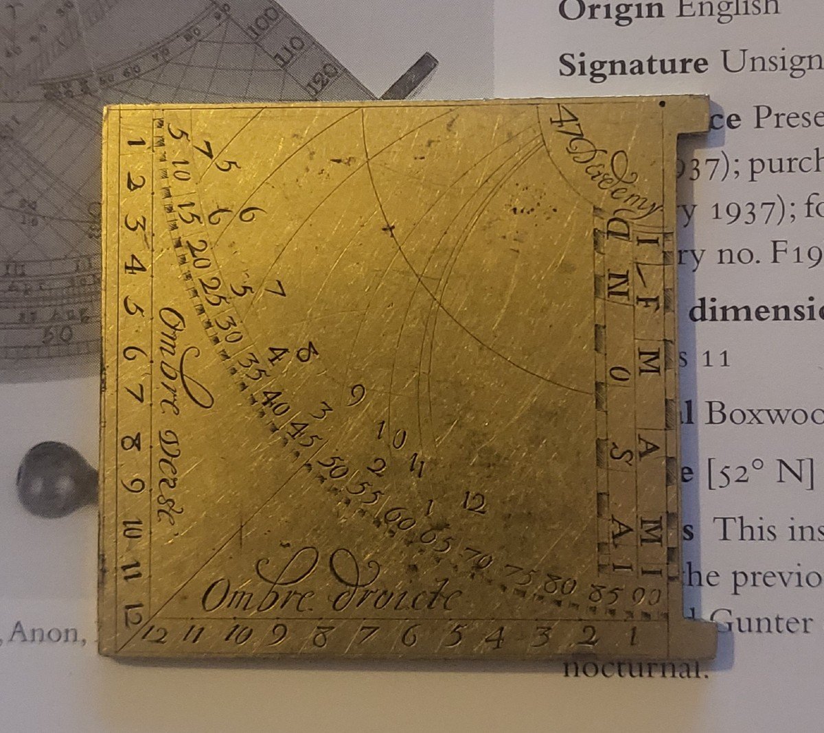 Quadrant Horaire à heure égale.  Région De Blois , Cadran Solaire , Carré Des Ombres