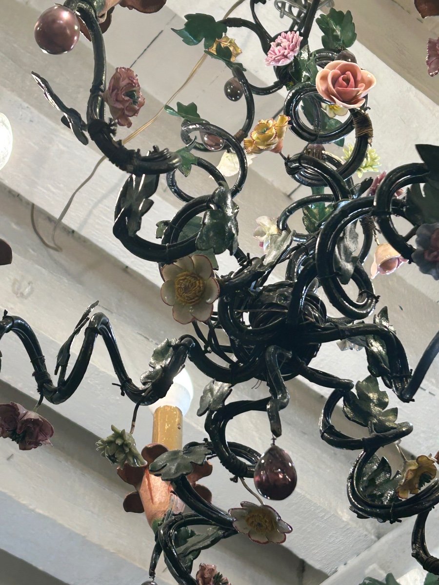 Foliage Chandelier In Painted Iron And Porcelain Flowers -photo-1