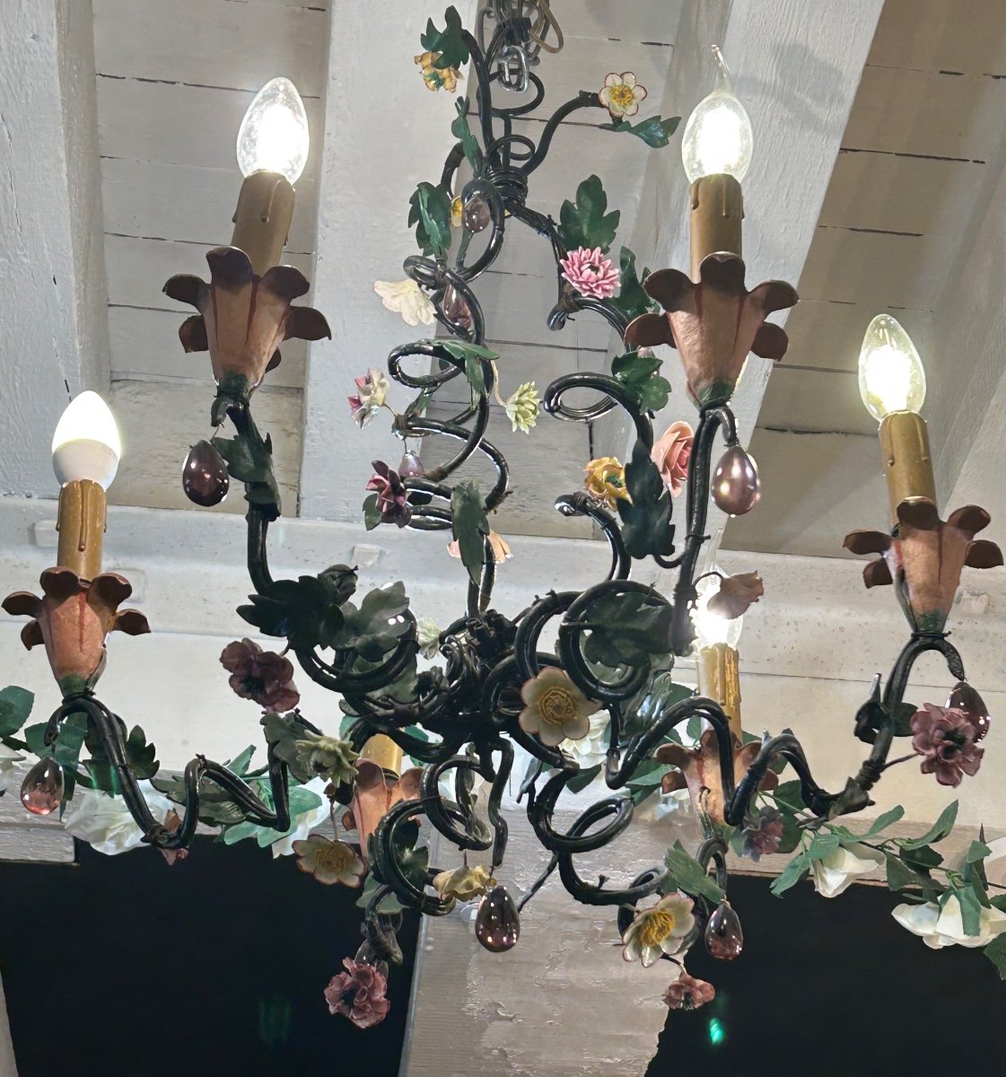 Foliage Chandelier In Painted Iron And Porcelain Flowers -photo-3