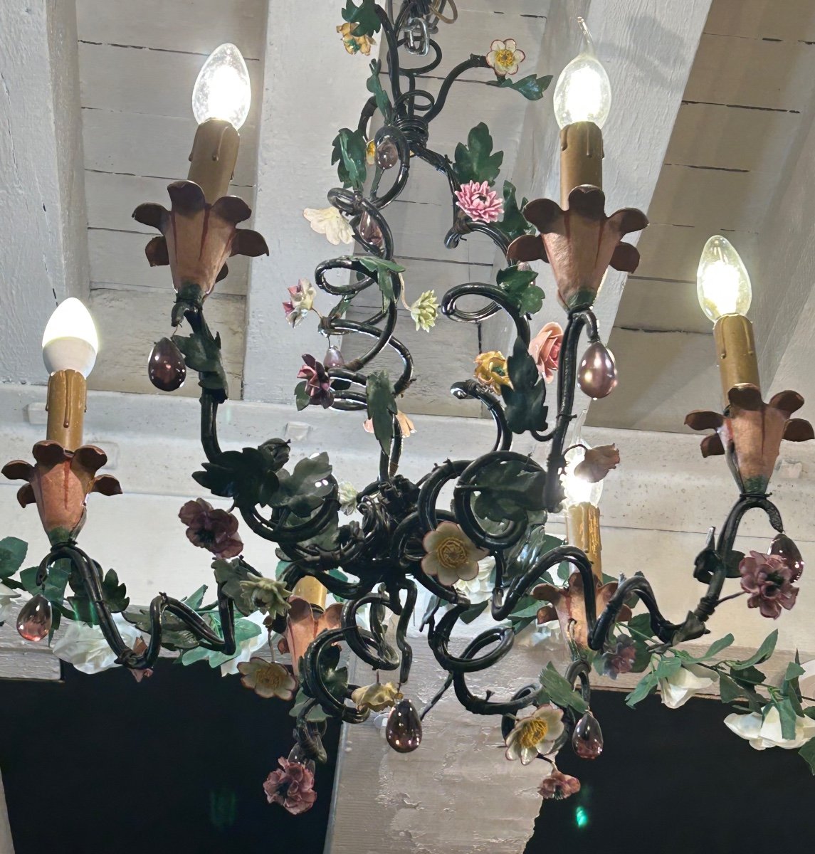 Foliage Chandelier In Painted Iron And Porcelain Flowers -photo-5