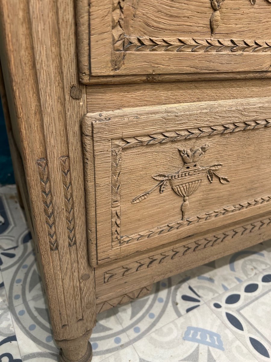 18th Century Liège Chest Of Drawers In Light Oak -photo-1