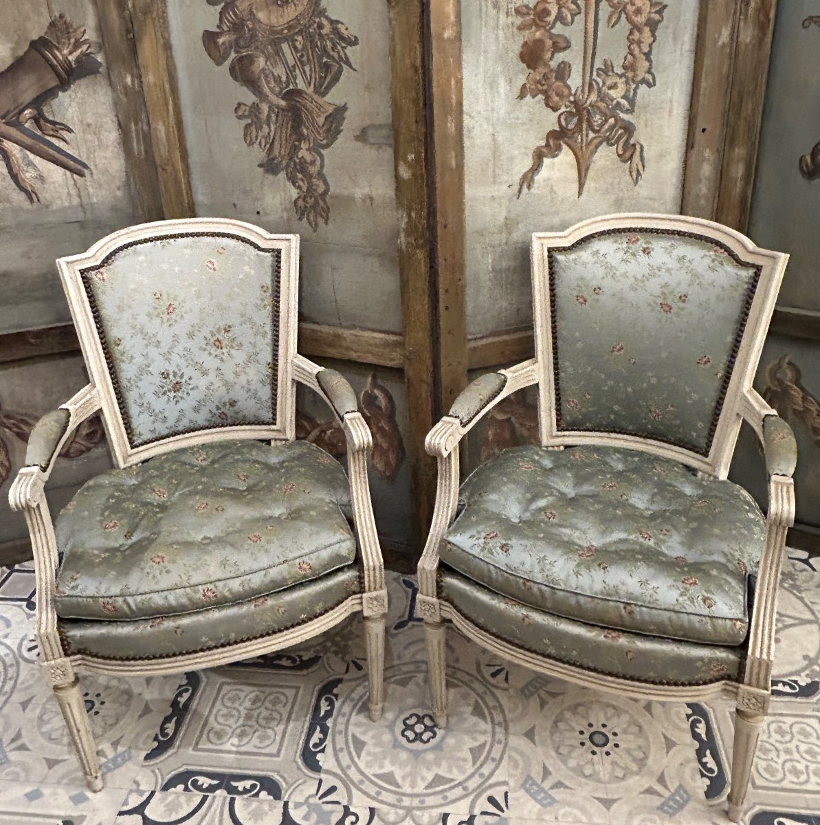 Paire De Fauteuils De Style Louis XVI 