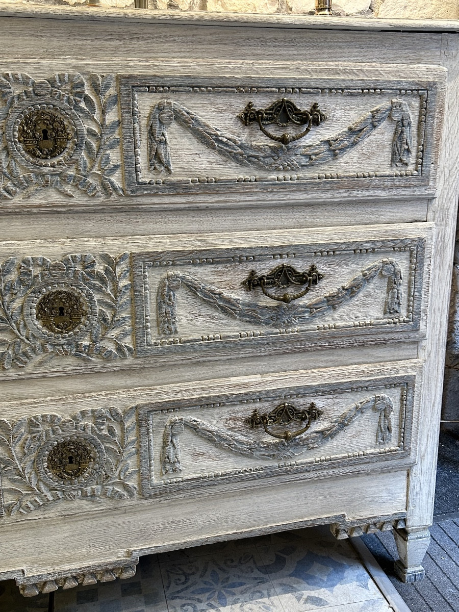 18th Century Patinated Liège Chest Of Drawers -photo-2