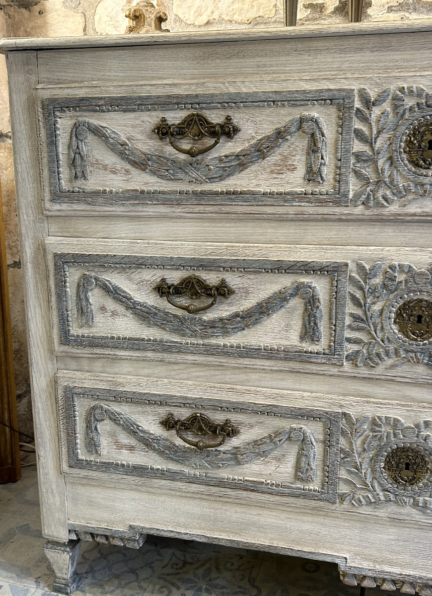 18th Century Patinated Liège Chest Of Drawers -photo-3