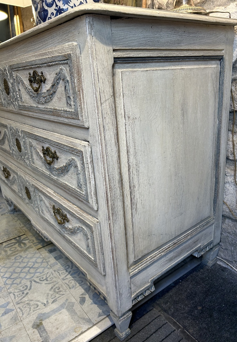 18th Century Patinated Liège Chest Of Drawers -photo-4