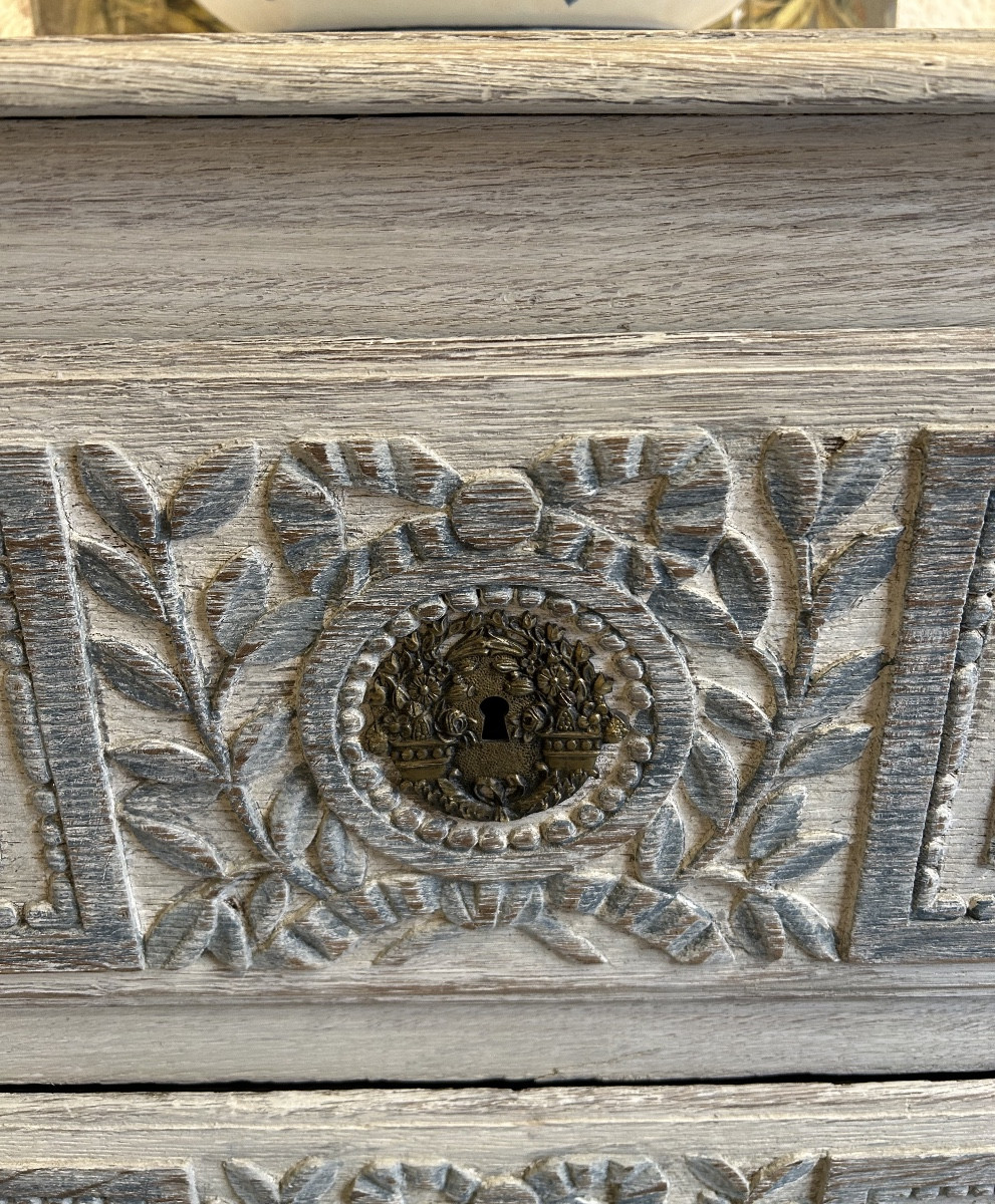 18th Century Patinated Liège Chest Of Drawers -photo-2