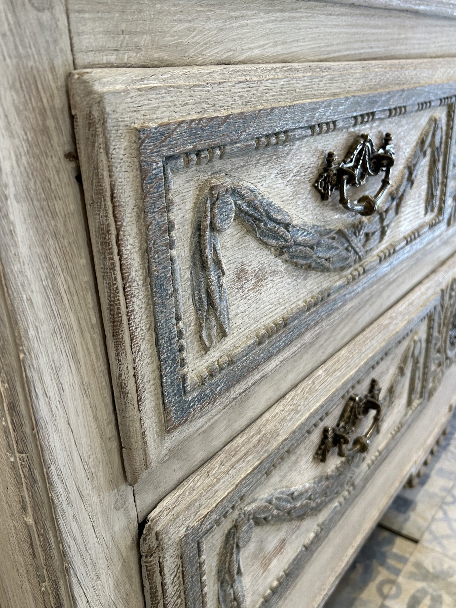 18th Century Patinated Liège Chest Of Drawers -photo-6