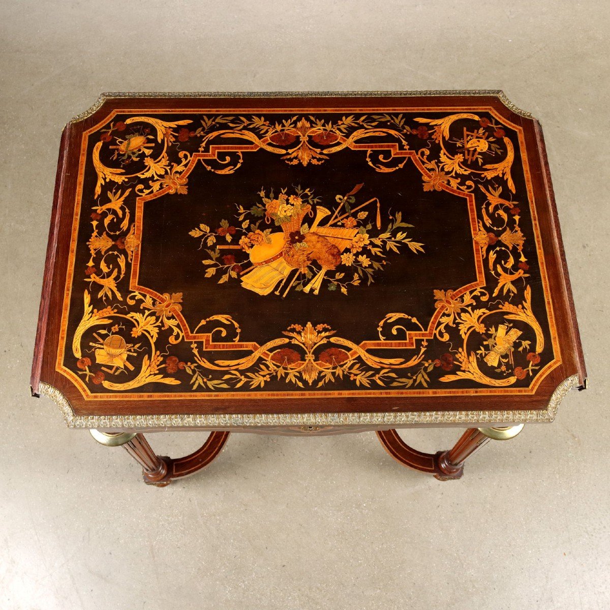 Early 1900s Neoclassical Style Coffee Table-photo-3