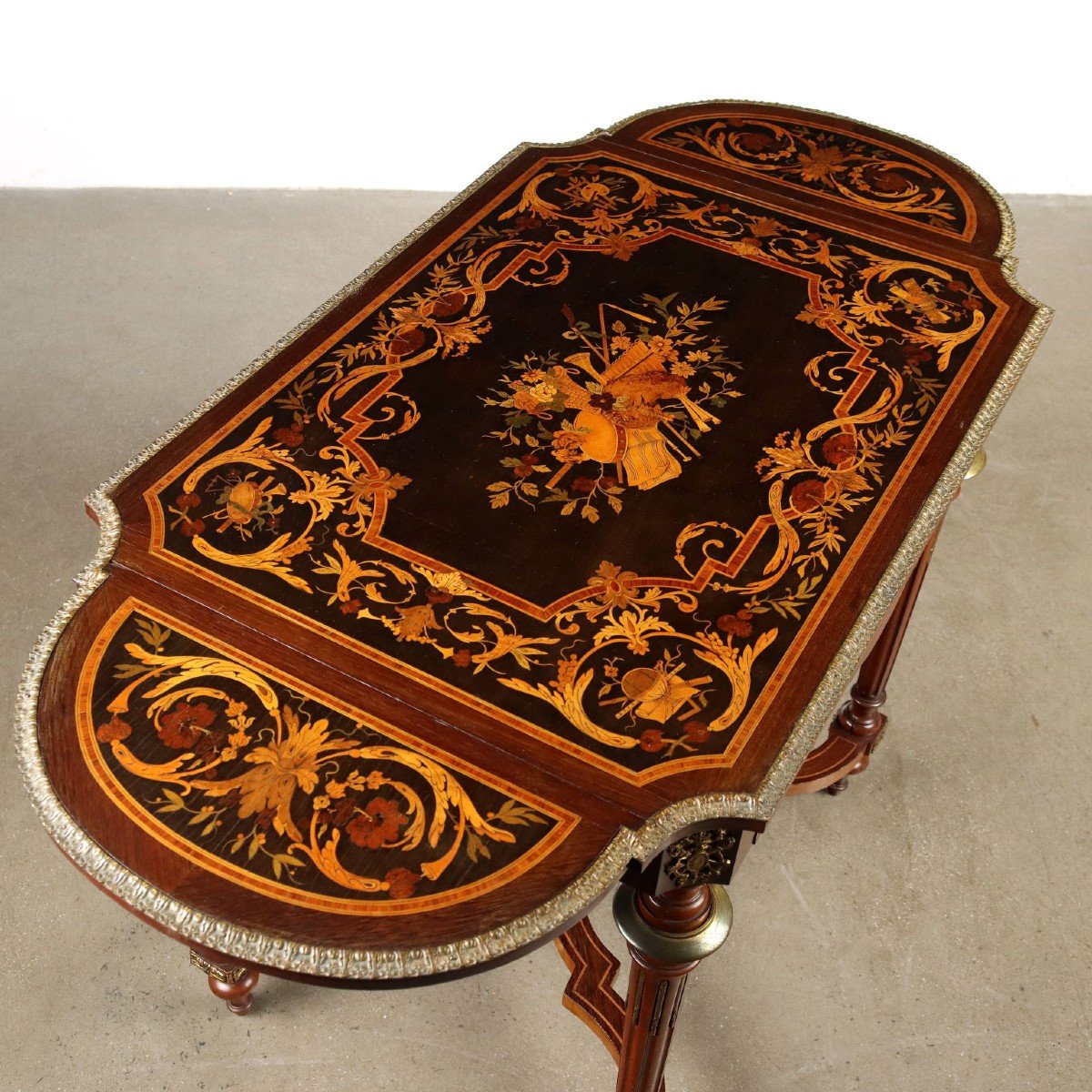 Early 1900s Neoclassical Style Coffee Table-photo-6