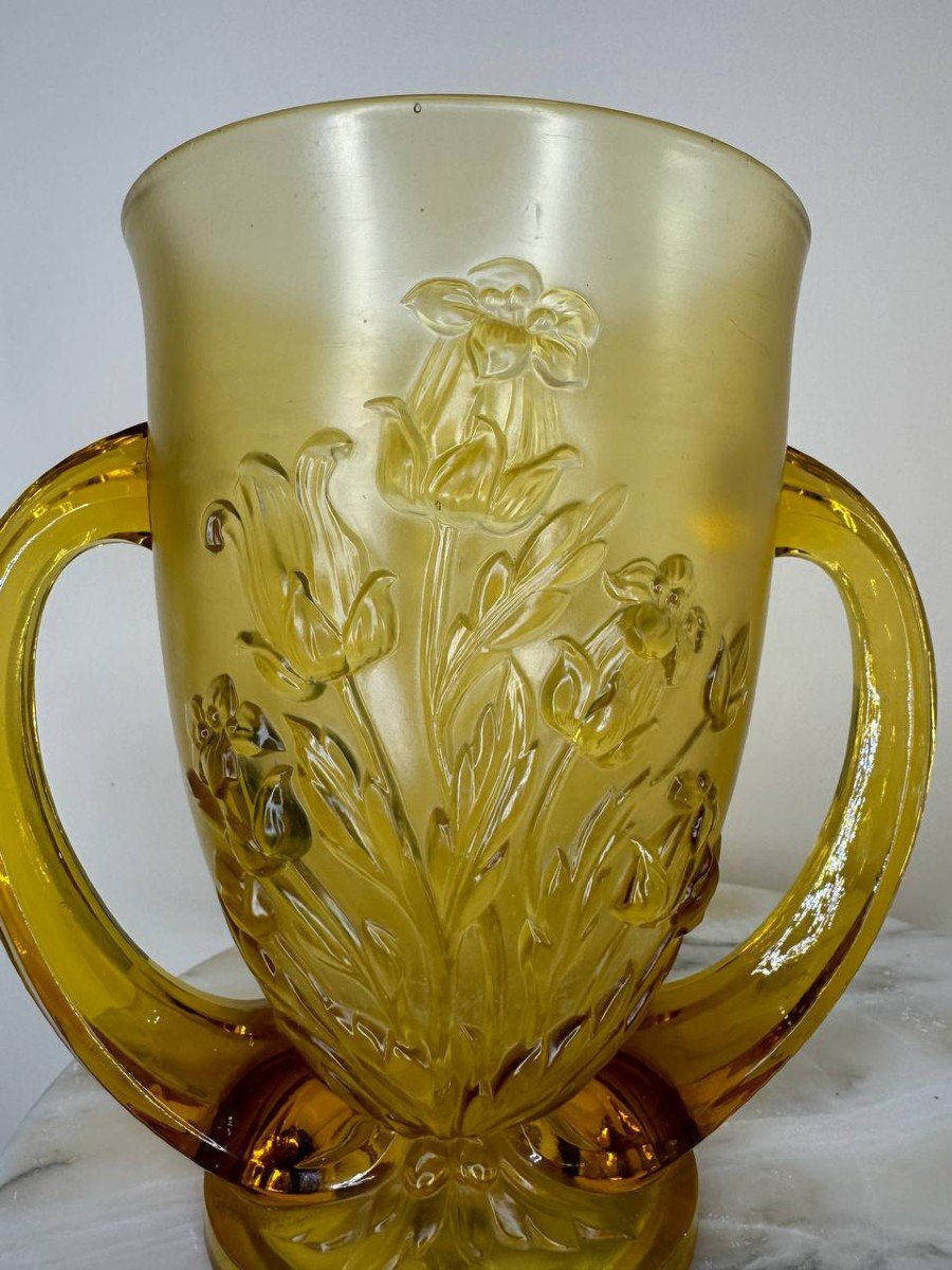 Verlys, Very Pretty Vase In Gold Pressed Molded Glass, Model "les Campanules"-photo-2