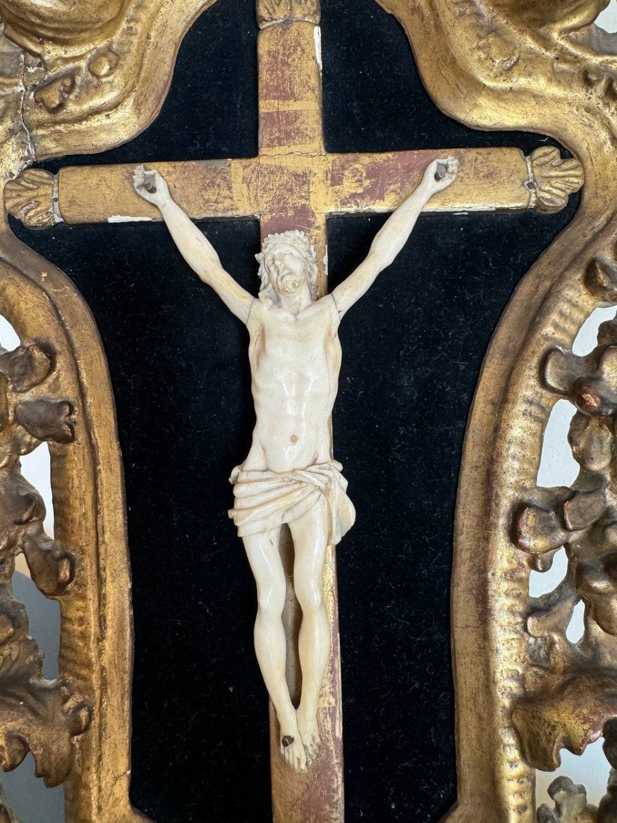 Crucifix. Christ En Ivoire Sculpté-photo-2