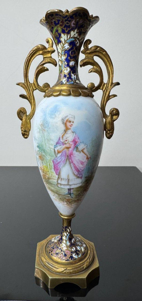 Petit Vase Signé Patel, paint a la main , Porcelaine Style Sèvres & Bronze Cloisonné, 19ème