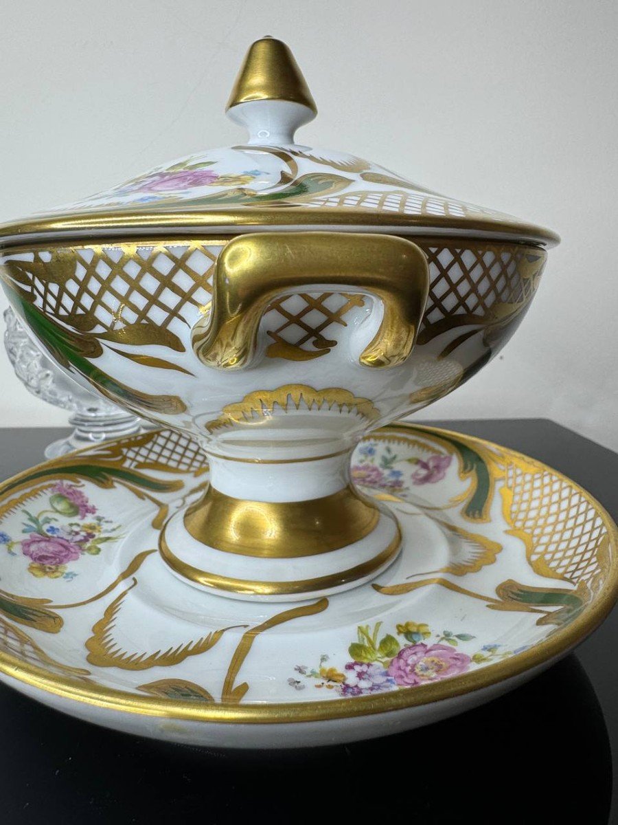 Bonbonnière Ou Confiturier En Porcelaine De Limoges Avec Motifs Floraux.-photo-3