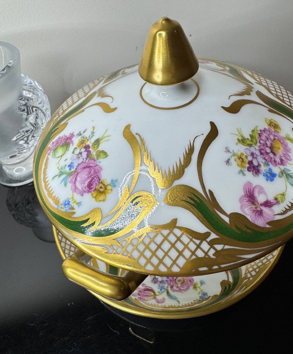 Bonbonnière Ou Confiturier En Porcelaine De Limoges Avec Motifs Floraux.-photo-5