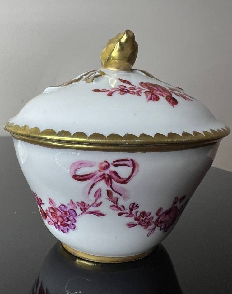 Bonbonnière à Couvercle , Petit Pot , Boîte En Porcelaine De Limoges , Peine à La Main.