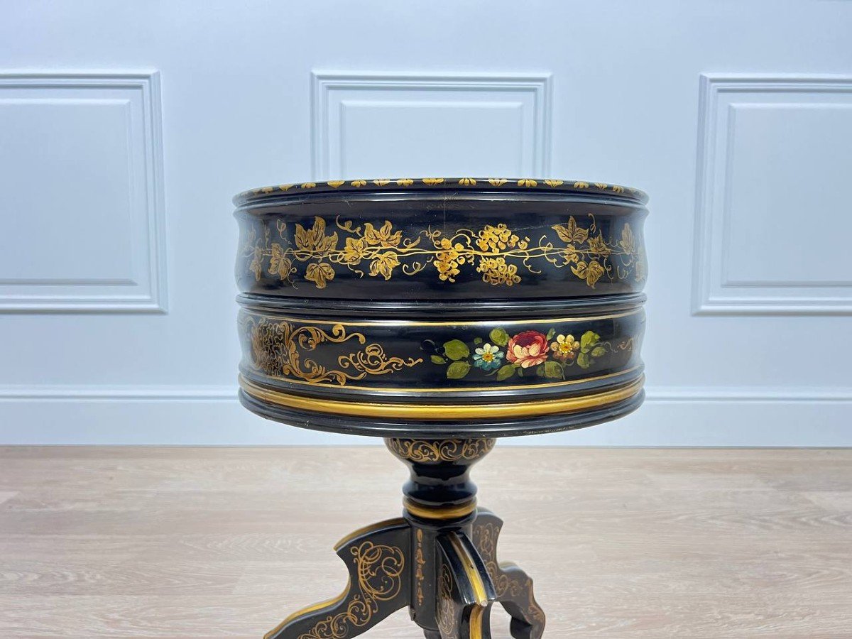 Napoleon III Wooden Planter With Golden Decor-photo-1