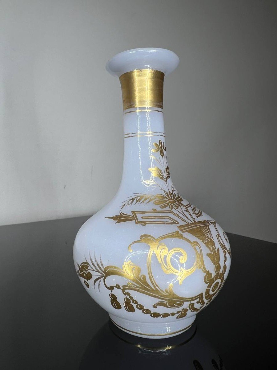 Petit Vase En Opaline Réhaussé De Motifs Dorés-photo-4