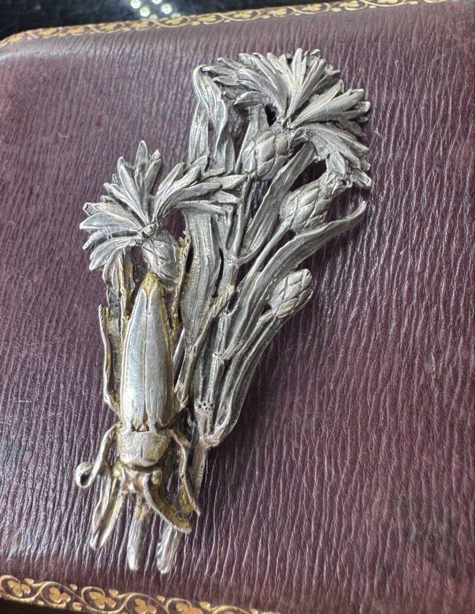 Ancienne Broche, Bijou Art Nouveau , Argent , Decor Oeillets Et Scarabée