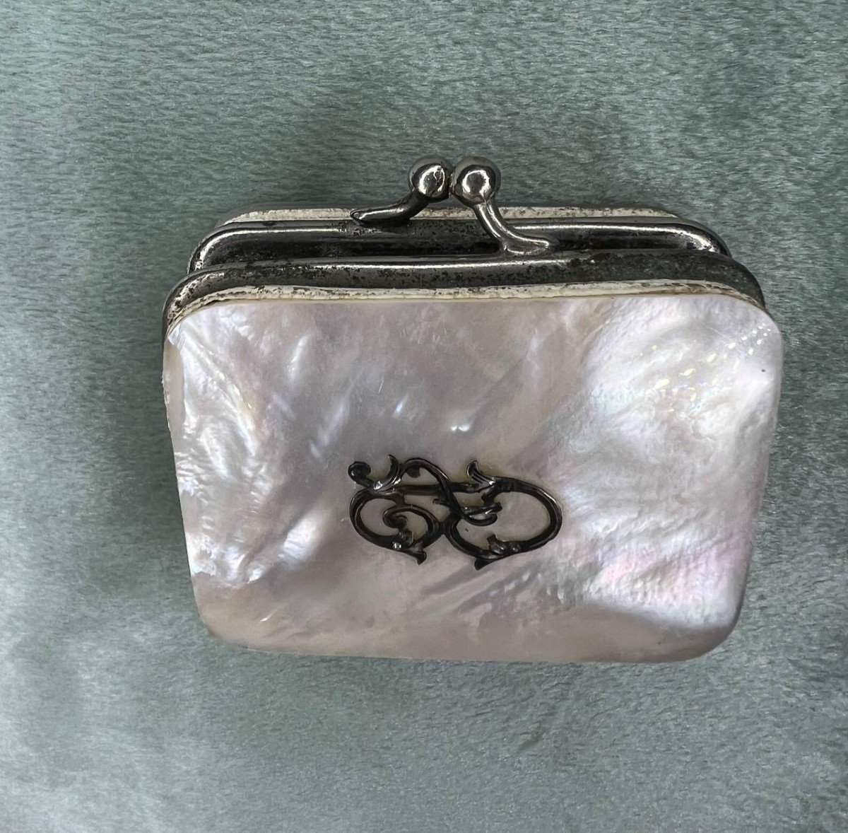 “louis d'Or Napoléon” Coin Purse In Mother-of-pearl, Silver And Silver-plated Metal-photo-2