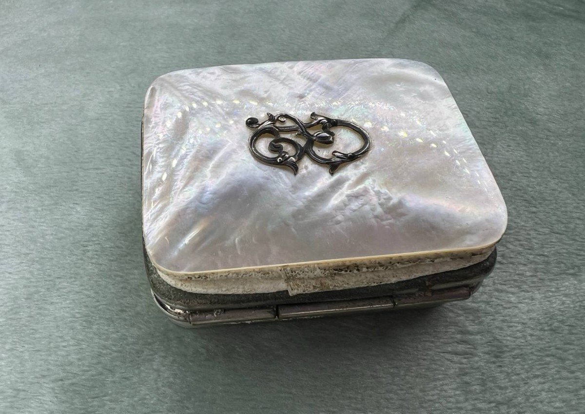 “louis d'Or Napoléon” Coin Purse In Mother-of-pearl, Silver And Silver-plated Metal-photo-3