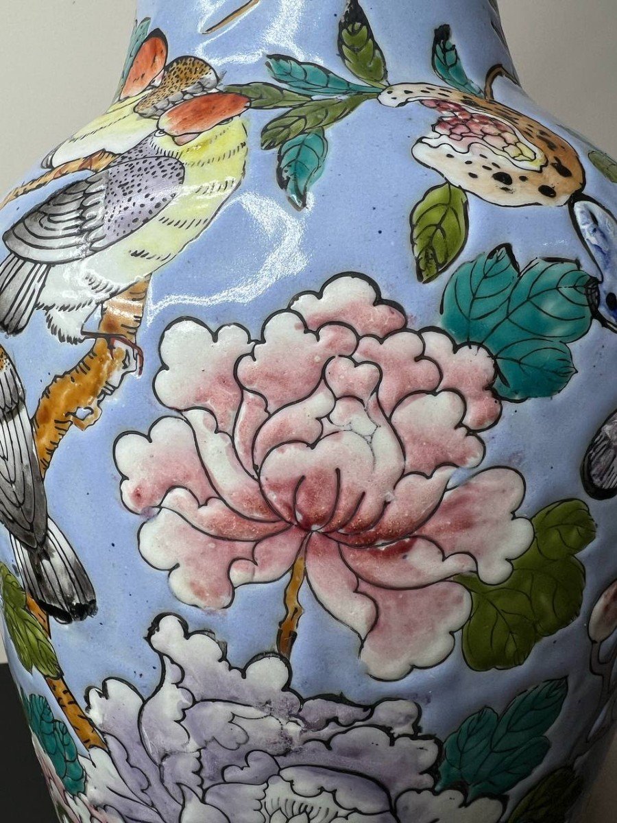 Vase En Porcelaine à Décor Polychrome De Papillons , Oiseaux Et Branchages Fleuris  Chine XXe-photo-2