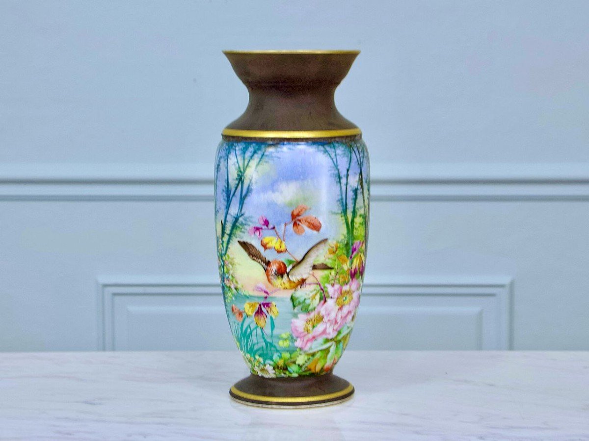 Vase En Porcelaine Vieux Paris, Ornés De Fleurs Et Oiseaux