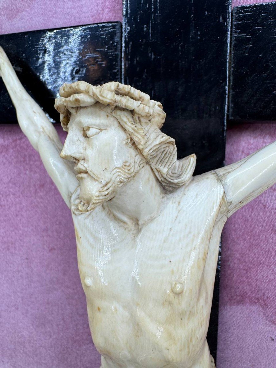 Finely Carved And Chiseled Ivory Christ-photo-3