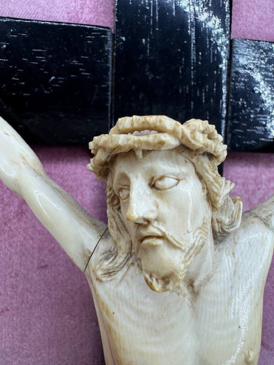 Finely Carved And Chiseled Ivory Christ-photo-4