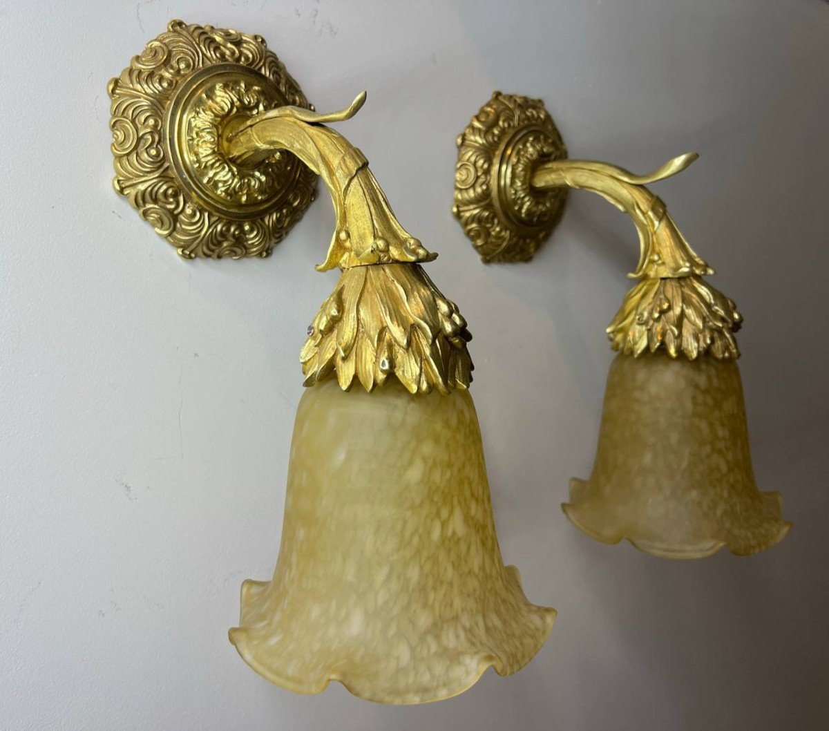 Pair Of Wall Lights In Chiseled Gilt Bronze And Brass-photo-4