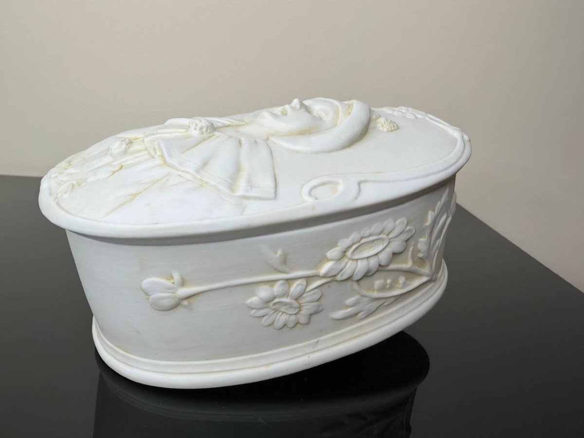 Porcelain Biscuit Candy Box, Pierrot-photo-3