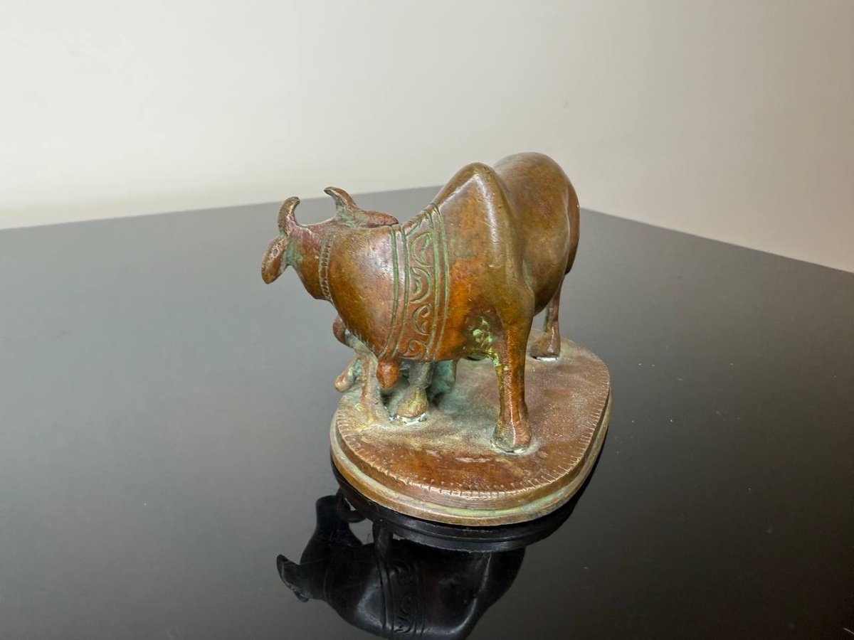 Hindu Religious Bronze Statuette, Shiva Nandi, Sacred Cow With Calf-photo-4