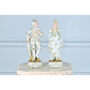 Couple De Sujets Galants En Porcelaine Fine