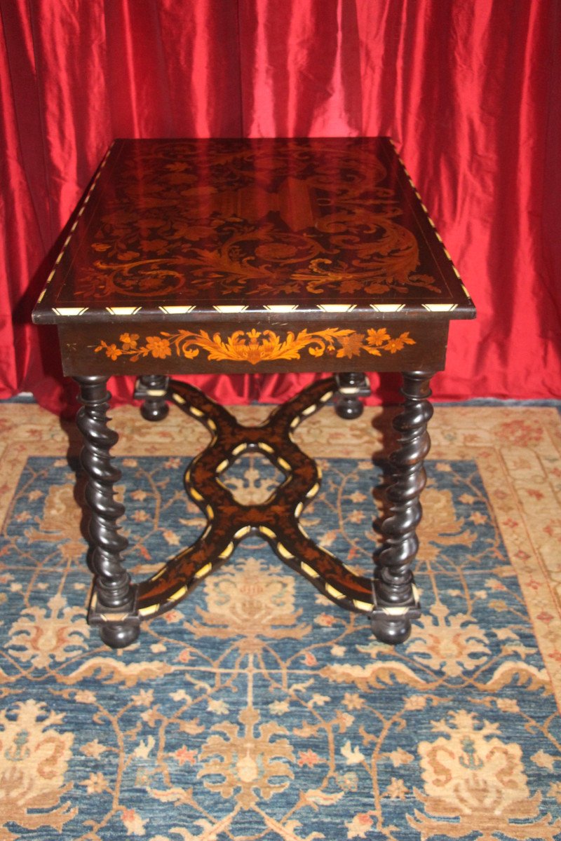 Table de milieu d'apparat d'origine hollandaise, première moitié du XIXe siècle.-photo-3