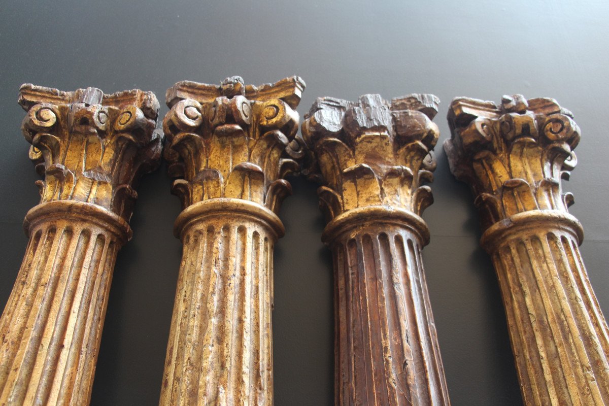 Suite de quatre demi-colonnes en bois doré, origine italienne, fin du XVIIIe siècle.-photo-3