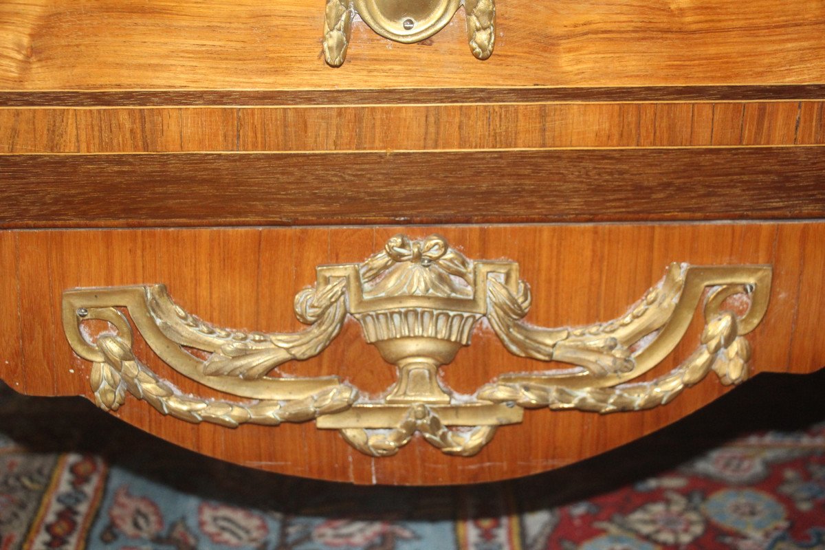 Commode transition, des époques Louis XV et Louis XVI, en marqueterie, XVIIIe siècle.-photo-2