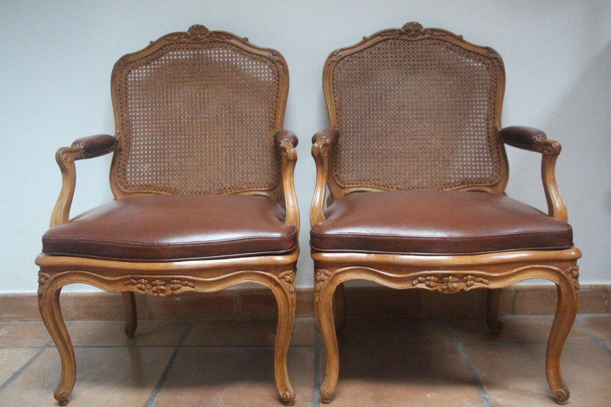 Paire de fauteuils cannés , époque Louis XV, estampillés Etienne Saint-Georges, XVIIIe siècle.-photo-2