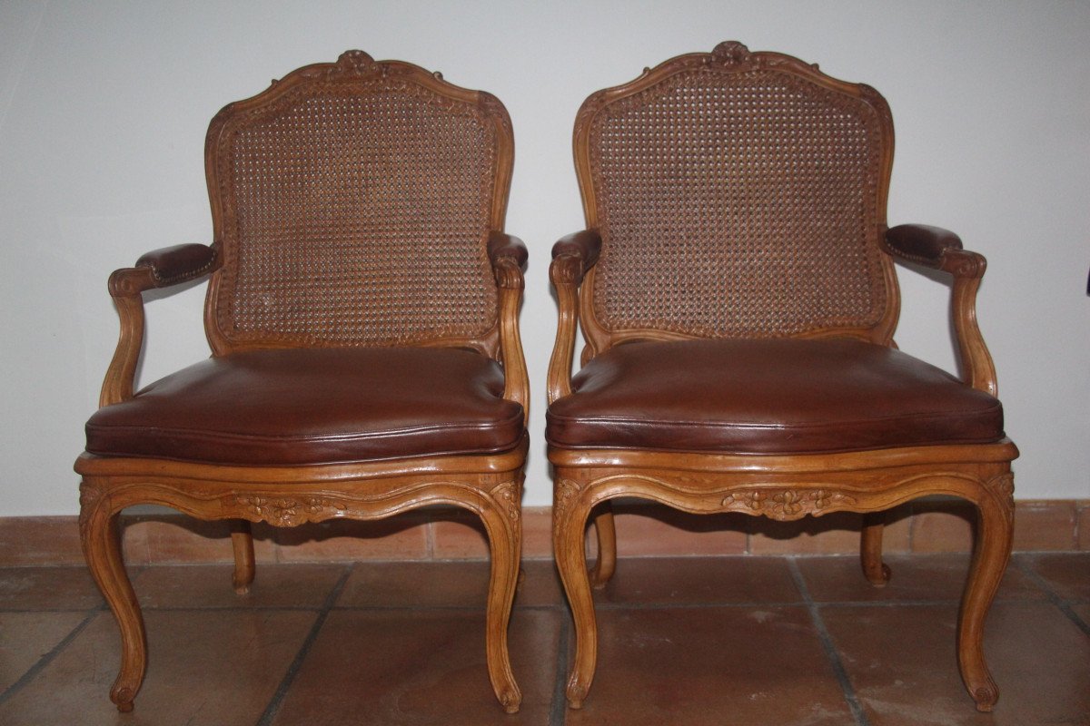 Paire de fauteuils cannés , époque Louis XV, estampillés Etienne Saint-Georges, XVIIIe siècle.