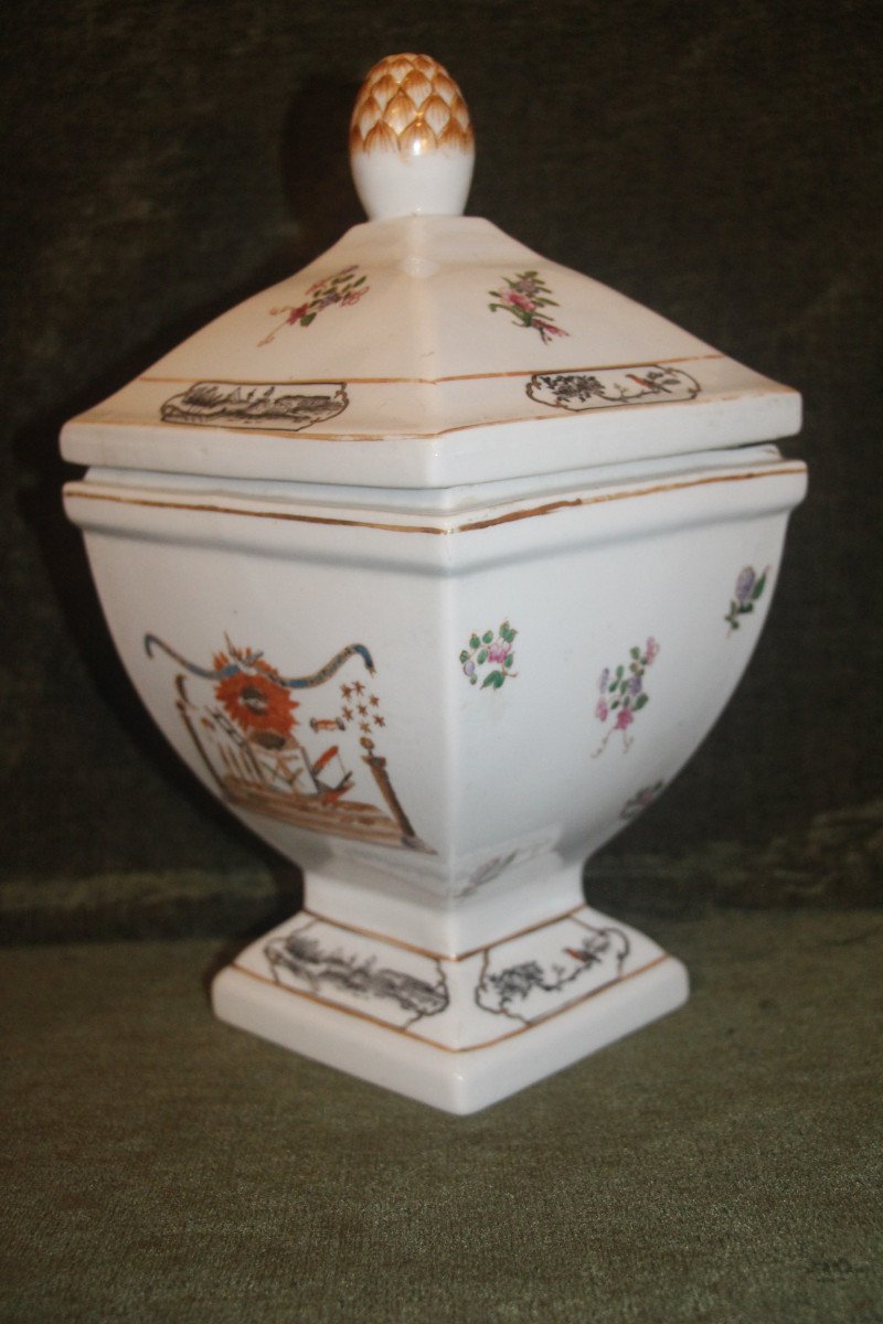 "Pot à couvercle en porcelaine de Paris - Franc Maçonnerie - époque Empire, XIXe.-photo-3